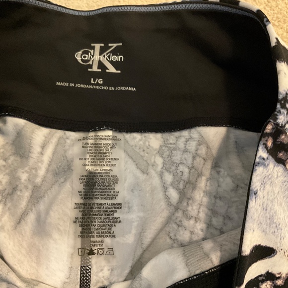 Calvin Klein abstract biker shorts size large - Picture 3 of 3
